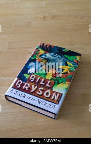 Ein Spaziergang in den Wäldern Hardcover Buch von Bill Bryson Stockfoto