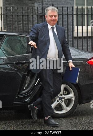 Der Staatsminister für Sicherheit Brandon Lewis Ankunft in Downing Street, London für die erste Kabinettssitzung nach der Konservativen Partei die Wahlen gewonnen. Stockfoto