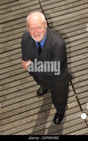 Der Plaid Cymru Dr Phil Williams bin dargestellt in Cardiff Bay heute (Donnerstag 3/4/03). Stockfoto