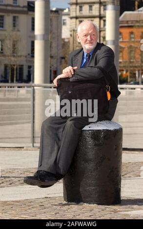 Der Plaid Cymru Dr Phil Williams bin dargestellt in Cardiff Bay heute (Donnerstag 3/4/03). Stockfoto