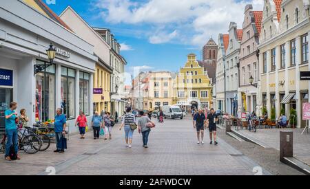 Krämer Straße im historischen Zentrum der Hansestadt Wismar, Mecklenburg-Vorpommern, Deutschland Stockfoto