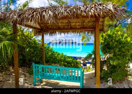 Der Blick auf leere Strand auf Half Moon Cay Insel der Bahamas. Stockfoto