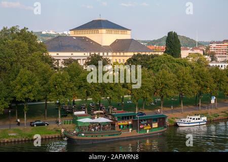 Saarlandisches Staatstheater und Saar in Saarbrücken, Saarland, Deutschland Stockfoto