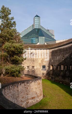 Mudam Museum für Moderne Kunst (Musée d'Art Moderne Grand-Duc Jean) und Fort Thungen im Stadtteil Kirchberg, Luxemburg Stadt Stockfoto