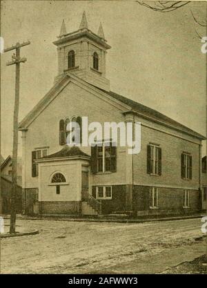 . Die christliche Jahresbericht für das Jahr unseres Herrn... Erste christliche Kirche, Fall River, Massachusetts Rev. C. E. Glück, Pastor. 76 NEUE ENGLAND. afULCh SxEEET Christian Chuech, New Bedford, Maso. Rev. W. B. in Flandern, Pastor. Januar 14, 1887, die Mitglieder der Spruce Street Mission Society metthe Spruce Street christlichen Kirche in diesem Haus und eine formelle Vor- stellung des gesamten Eigentum zu thechurch. Da die Übertragung einige zwei thousanddollars in die Verbesserung der Kirche festgelegt worden sind. All dieses Geld, außer einer Spende von sechs hundert dollarsfrom Hon. Francis A. Palmer, von NewYork, wurde Stockfoto