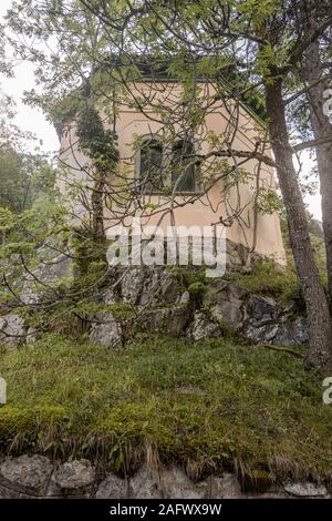 Ruinen der einst glanzvollen 19. Jahrhundert Kurort Balneario de Panticosa, in den spanischen Pyrenäen, Alto Gállego, Huesca, Aragón Stockfoto