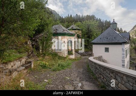 Ruinen der einst glanzvollen 19. Jahrhundert Kurort Balneario de Panticosa, in den spanischen Pyrenäen, Alto Gállego, Huesca, Aragón Stockfoto