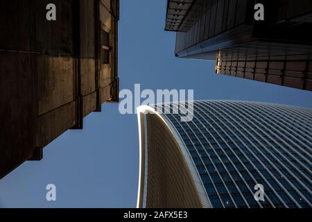 Wolkenkratzer auf der Plantation Lane einschließlich der Gebäude, der "Walkie Talkie" dominieren die Londoner City Skyline im Finanzzentrum von London, England, Großbritannien Stockfoto