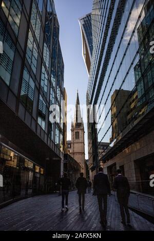 Wolkenkratzer auf der Plantation Lane einschließlich der Gebäude, der "Walkie Talkie" dominieren die Londoner City Skyline im Finanzzentrum von London, England, Großbritannien Stockfoto