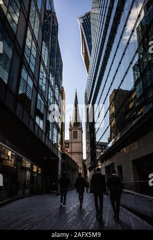 Wolkenkratzer auf der Plantation Lane einschließlich der Gebäude, der "Walkie Talkie" dominieren die Londoner City Skyline im Finanzzentrum von London, England, Großbritannien Stockfoto