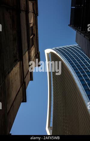 Wolkenkratzer auf der Plantation Lane einschließlich der Gebäude, der "Walkie Talkie" dominieren die Londoner City Skyline im Finanzzentrum von London, England, Großbritannien Stockfoto