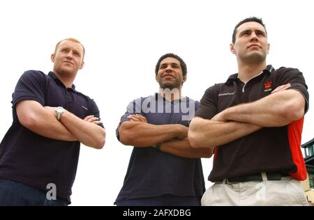 Drei von Wales und capatins für die Tour Down Under abgebildet an das Tal von Glamorgan Hotel heute (Sonntag, 11/5/03). Abgebildet sind nach rechts Martyn Williams, Colin Charvis und Stephen Jones verließ. Stockfoto