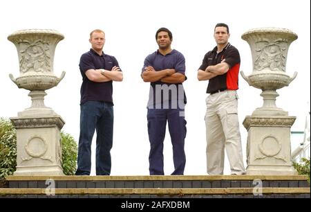 Drei von Wales und capatins für die Tour Down Under abgebildet an das Tal von Glamorgan Hotel heute (Sonntag, 11/5/03). Abgebildet sind nach rechts Martyn Williams, Colin Charvis und Stephen Jones verließ. Stockfoto