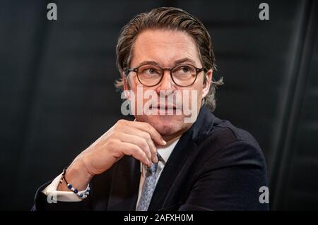 Berlin, Deutschland. 17 Dez, 2019. Andreas Scheuer (CSU), Bundesminister für Verkehr und digitale Infrastruktur, während eines Interviews. Quelle: Michael Kappeler/dpa/Alamy leben Nachrichten Stockfoto