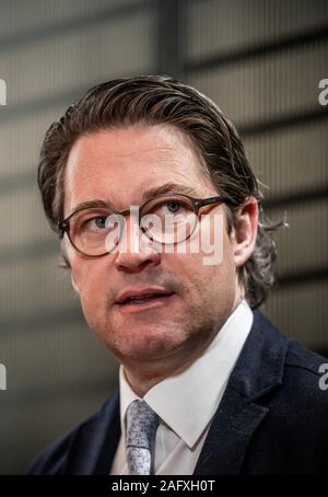 Berlin, Deutschland. 17 Dez, 2019. Andreas Scheuer (CSU), Bundesminister für Verkehr und digitale Infrastruktur, während eines Interviews. Quelle: Michael Kappeler/dpa/Alamy leben Nachrichten Stockfoto