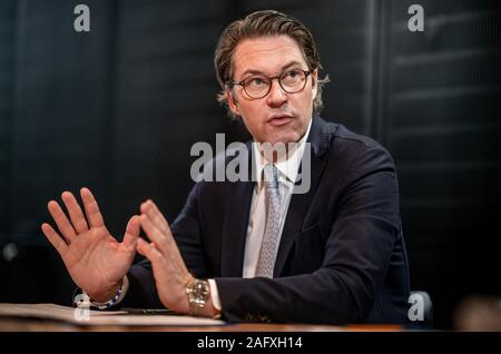 Berlin, Deutschland. 17 Dez, 2019. Andreas Scheuer (CSU), Bundesminister für Verkehr und digitale Infrastruktur, während eines Interviews. Quelle: Michael Kappeler/dpa/Alamy leben Nachrichten Stockfoto