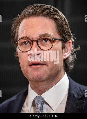 Berlin, Deutschland. 17 Dez, 2019. Andreas Scheuer (CSU), Bundesminister für Verkehr und digitale Infrastruktur, während eines Interviews. Quelle: Michael Kappeler/dpa/Alamy leben Nachrichten Stockfoto