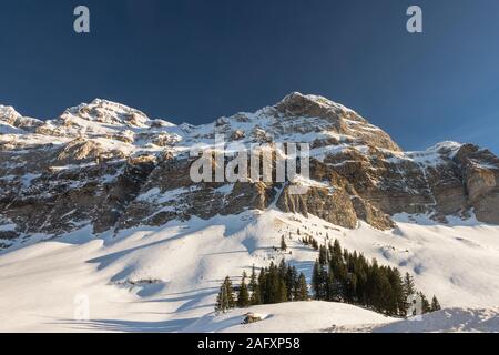 Die Schwaegalp mit Blick auf das Alpsteinmassiv im Winter, Kanton Appenzell Ausserrhoden, Schweiz Stockfoto