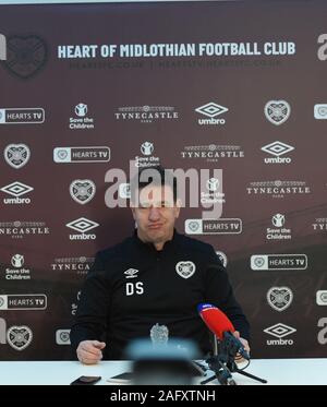 Oriam Sport Performance Center, Riccarton, Edinburgh, Schottland, Großbritannien. 17 Dez, 2019. Herzen Manager Daniel Stendel Medien Konferenz vor der Bundesliga vs Celtic. Quelle: Eric mccowat/Alamy leben Nachrichten Stockfoto