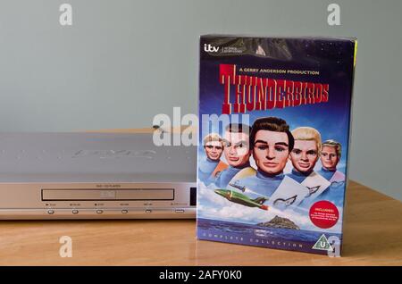 Thunderbirds Complete Collection DVD Box Set, ein Gerry Anderson Produktion mit DVD-Player, Großbritannien Stockfoto