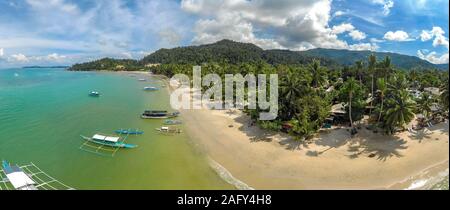 Luftaufnahme von Port Barton Strand auf Paradise Island, tropisches Reiseziel-Port Barton, San Vicente, Palawan, Philippinen. Stockfoto