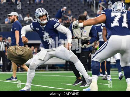 15.12.2019: Dallas Cowboys Quarterback Dak Prescott #4 Hypes es mit Dallas Cowboys offensive La'el Collins #71 Bevor ein NFL Spiel zwischen den Los Angeles Rams und die Dallas Cowboys bei AT&T Stadium in Arlington, TX Dallas besiegt Los Angeles 44-21 Albert Pena/CSM bekämpfen Stockfoto