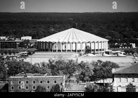 Jackson, Mississippi, USA - 1996: Archivierung schwarz-weiß Blick auf die Wahrzeichen, Mississippi Coliseum Arena an der State Fairgrounds in Jackson. Stockfoto