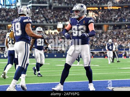 15.12.2019: Dallas Cowboys wide receiver Amari Cooper #19 und Dallas Cowboys tight end Jason Witten #82 feiern nach Witten macht einen Touchdown, während ein NFL Spiel zwischen den Los Angeles Rams und die Dallas Cowboys bei AT&T Stadium in Arlington, TX Dallas besiegt Los Angeles 44-21 Albert Pena/CSM Stockfoto