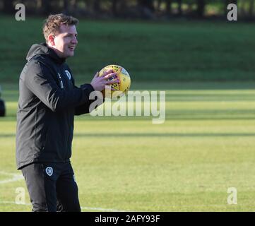 Oriam Sport Performance Center, Riccarton, Edinburgh, Schottland, Großbritannien. 17 Dez, 2019. Herzen Manager Daniel Stendel Training vor der Bundesliga vs Celtic. Quelle: Eric mccowat/Alamy leben Nachrichten Stockfoto