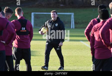 Oriam Sport Performance Center, Riccarton, Edinburgh, Schottland, Großbritannien. 17 Dez, 2019. Herzen Manager Daniel Stendel Training vor der Bundesliga vs Celtic. Quelle: Eric mccowat/Alamy leben Nachrichten Stockfoto