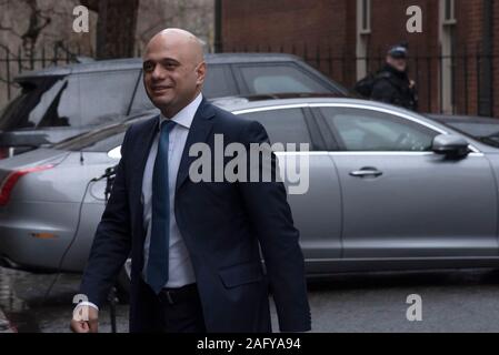 London, Großbritannien. 16 Dez, 2019. Sajid Javid, Schatzkanzler verlassen Downing Street nach einer Kabinettssitzung. Claire Doherty/Alamy leben Nachrichten Stockfoto