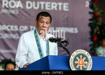 Quezon, Philippinen. 17 Dez, 2019. Philippinischer Präsident Rodrigo Duterte spricht während der Feier des 84. Jahrestages der Streitkräfte der Philippinen (AFP) im Lager Aguinaldo in Quezon City, Philippinen, Dez. 17, 2019. Credit: rouelle Umali/Xinhua/Alamy leben Nachrichten Stockfoto