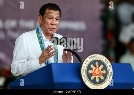 Quezon, Philippinen. 17 Dez, 2019. Philippinischer Präsident Rodrigo Duterte spricht während der Feier des 84. Jahrestages der Streitkräfte der Philippinen (AFP) im Lager Aguinaldo in Quezon City, Philippinen, Dez. 17, 2019. Credit: rouelle Umali/Xinhua/Alamy leben Nachrichten Stockfoto