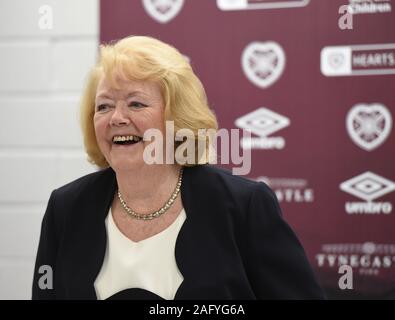 Edinburgh, Schottland, Großbritannien. 17 Dez, 2019. Park Tynecastle. Edinburgh Schottland. DE.17 Dez 19. Herzen Eigentümer Ann Budge Media Konferenz, nach der Teilnahme an der Hauptversammlung im Stadion. Quelle: Eric mccowat/Alamy leben Nachrichten Stockfoto