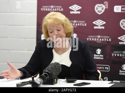 Edinburgh, Schottland, Großbritannien. 17 Dez, 2019. Park Tynecastle. Edinburgh Schottland. DE.17 Dez 19. Herzen Eigentümer Ann Budge kommt für Medien Konferenz, post-Hauptversammlung im Stadion. Quelle: Eric mccowat/Alamy leben Nachrichten Stockfoto