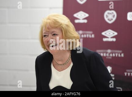 Edinburgh, Schottland, Großbritannien. 17 Dez, 2019. Park Tynecastle. Edinburgh Schottland. DE.17 Dez 19. Herzen Eigentümer Ann Budge Media Konferenz, nach der Teilnahme an der Hauptversammlung im Stadion. Quelle: Eric mccowat/Alamy leben Nachrichten Stockfoto