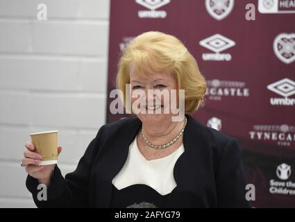 Edinburgh, Schottland, Großbritannien. 17 Dez, 2019. Park Tynecastle. Edinburgh Schottland. DE.17 Dez 19. Herzen Eigentümer Ann Budge kommt für Medien Konferenz, post-Hauptversammlung im Stadion. Quelle: Eric mccowat/Alamy leben Nachrichten Stockfoto