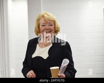 Edinburgh, Schottland, Großbritannien. 17 Dez, 2019. Park Tynecastle. Edinburgh Schottland. DE.17 Dez 19. Herzen Eigentümer Ann Budge kommt für Medien Konferenz, post-Hauptversammlung im Stadion. Quelle: Eric mccowat/Alamy leben Nachrichten Stockfoto