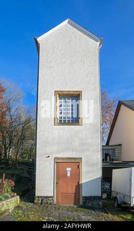 Europa, Luxemburg, Septfontaines, ausgediente elektrische Versorgung aufbauend auf Op de Petzen Stockfoto