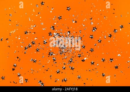 Die goldenen Sterne funkeln auf rosa Hintergrund. Festliche pastell Kulisse. Stockfoto