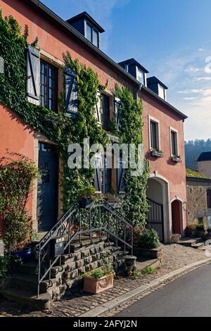 Europa, Luxemburg, Septfontaines, Reihe der Häuser auf Op de Petzen Stockfoto