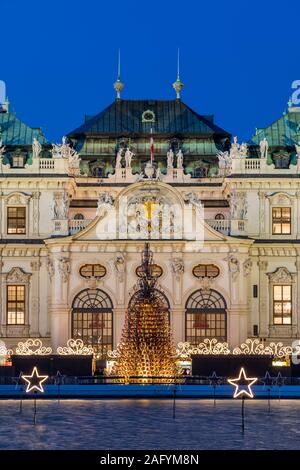 Weihnachtsbeleuchtung, Oberes Belvedere, Wien, Österreich Stockfoto