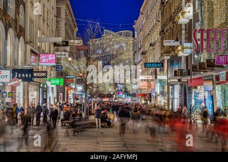 Kärntner Shopping Straße, Wien, Österreich Stockfoto