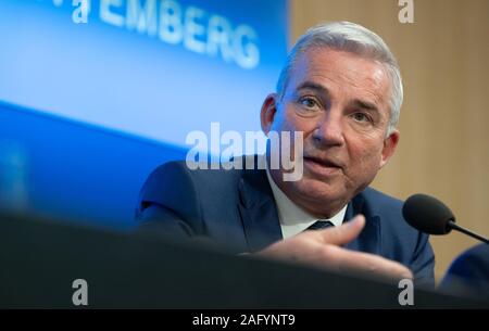 Stuttgart, Deutschland. 17 Dez, 2019. Thomas Strobl (CDU), Innenminister von Baden-Württemberg, nimmt teil an einer Pressekonferenz. Credit: Marijan Murat/dpa/Alamy leben Nachrichten Stockfoto