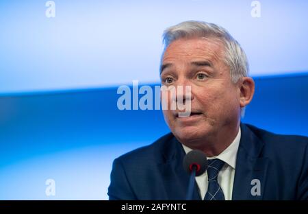 Stuttgart, Deutschland. 17 Dez, 2019. Thomas Strobl (CDU), Innenminister von Baden-Württemberg, nimmt teil an einer Pressekonferenz. Credit: Marijan Murat/dpa/Alamy leben Nachrichten Stockfoto