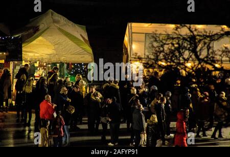 Ein typischer Weihnachtsmarkt, von oben gesehen. Stockfoto