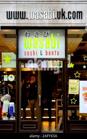 London, England, UK. Wasabi Sushi und Bento shop in Piccadilly Stockfoto