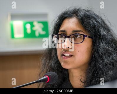 17 Dezember 2019, Hessen, Frankfurt/Main: Selvi Naidu, Leiter der Audit Commission des Bundesverbandes der Arbeiterwohlfahrt (AWO), Kommentare über die Prüfung der Verfahren auf der Frankfurter Kreisverband. Die Frankfurter Awo Kreisverband hat unter Kritik für Wochen gewesen. Die Staatsanwaltschaft ermittelt wegen des Verdachts auf Betrug und Untreue mit Mitteln der Stadt. Foto: Frank Rumpenhorst/dpa Stockfoto