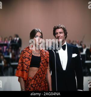 Gala-Abend Pop 1971, Musiksendung, Deutschland 1971, Moderatorenpaar des Abends: Eva Renzi und Paul Hubschmid Stockfoto