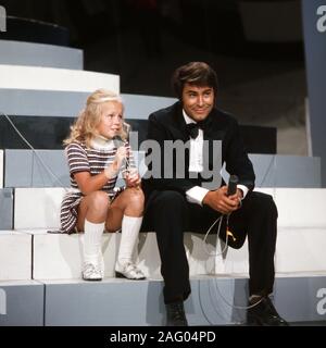 Gala-Abend Pop 1971, Musiksendung, Deutschland 1971 Mitwirkende: Roy Black und die kleine Anita Hegerland Stockfoto